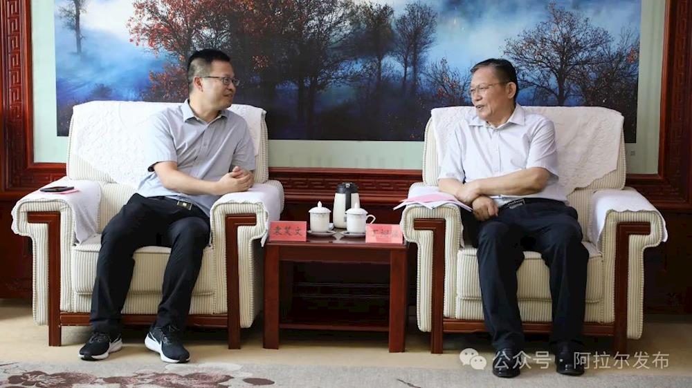 师市党委书记、政委丁翊强会见浙江中国轻纺城客人