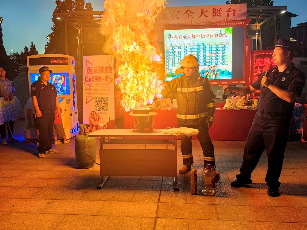 第一师阿拉尔市应急“先锋”走基层宣讲服务队：用匠心筑牢安全屏障
