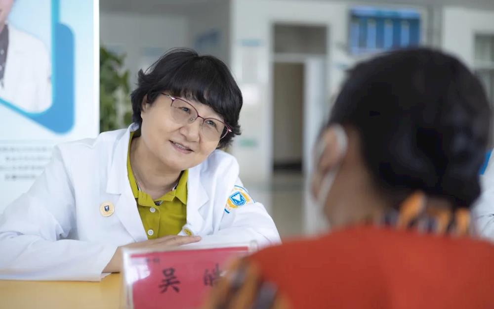 致敬 | 邵医专家吴皓：在边疆播撒心灵的阳光