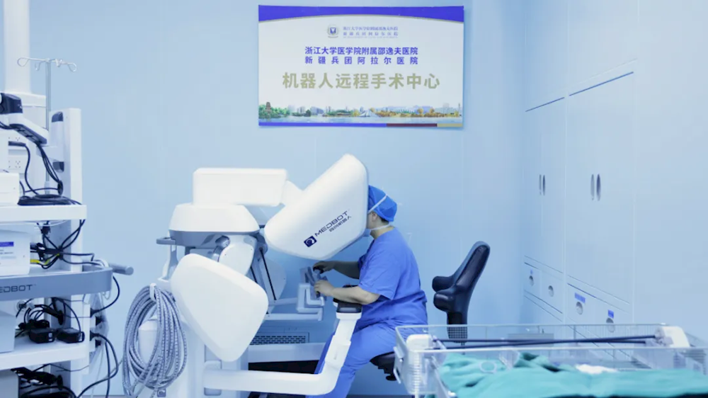 南疆首例机器人辅助宫颈癌根治术成功实施,微创技术引领治疗新时代