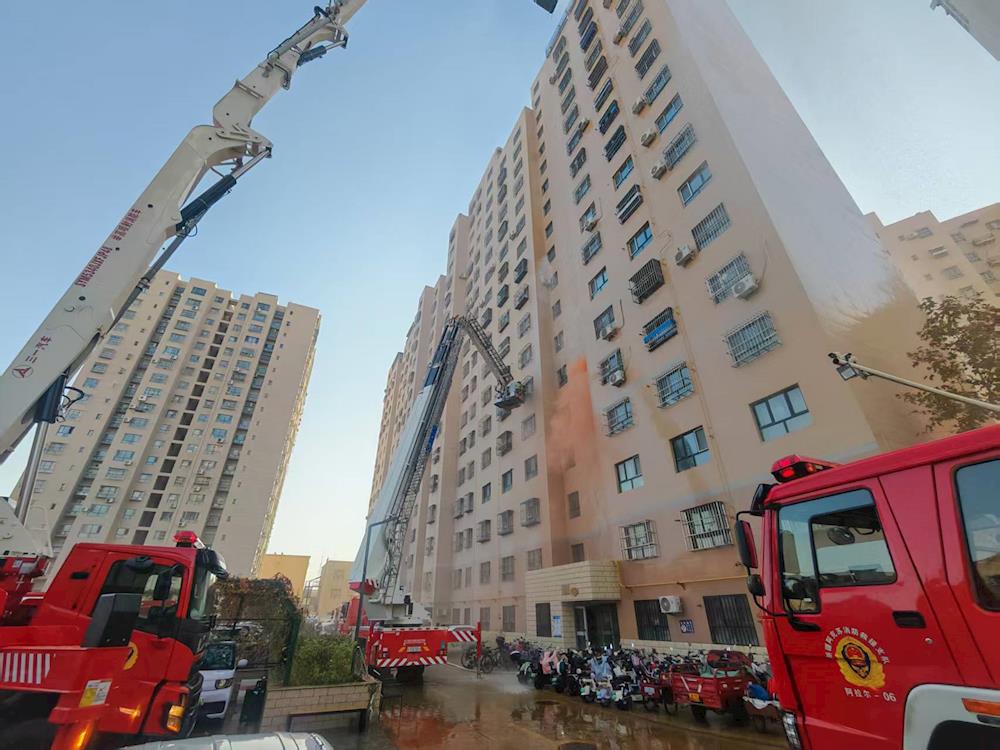 全封闭防护窗酿险情 第一师阿拉尔市高层火灾演练筑牢安全防线