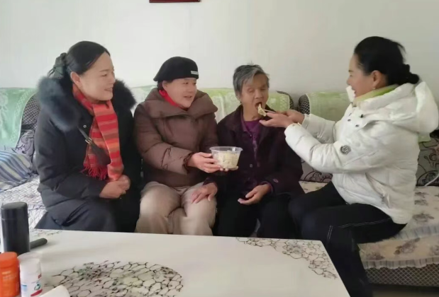 十二团—台州新村党总支与离退休干部党支部冬至暖意浓•情暖困难老党员及独居老人