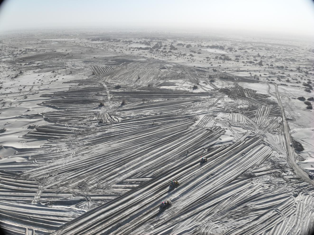 鏖战沙漠筑绿洲 塔克拉玛干边缘生态治理战役破冰前行