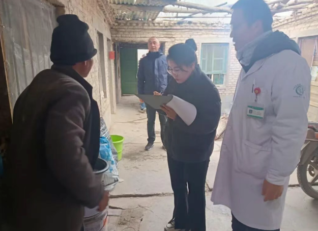 十二团开展精神障碍患者家庭走访慰问活动
