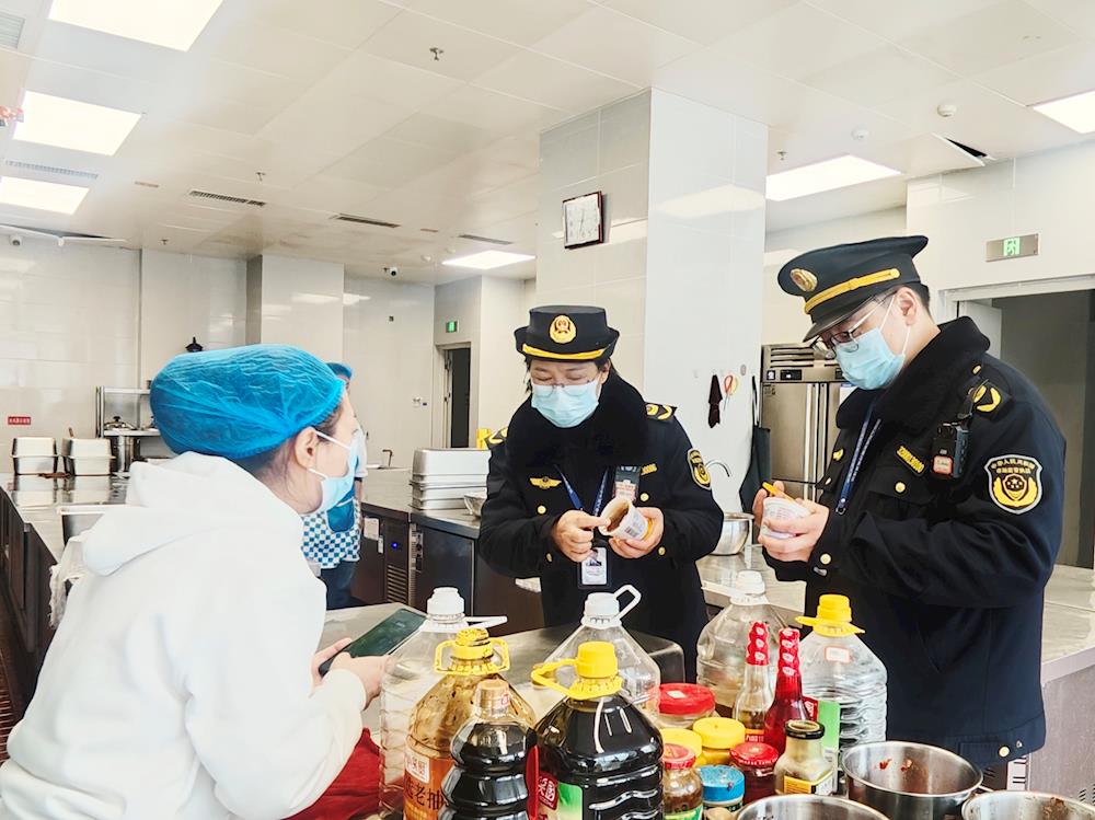 舌尖上的团圆，市监人的守护