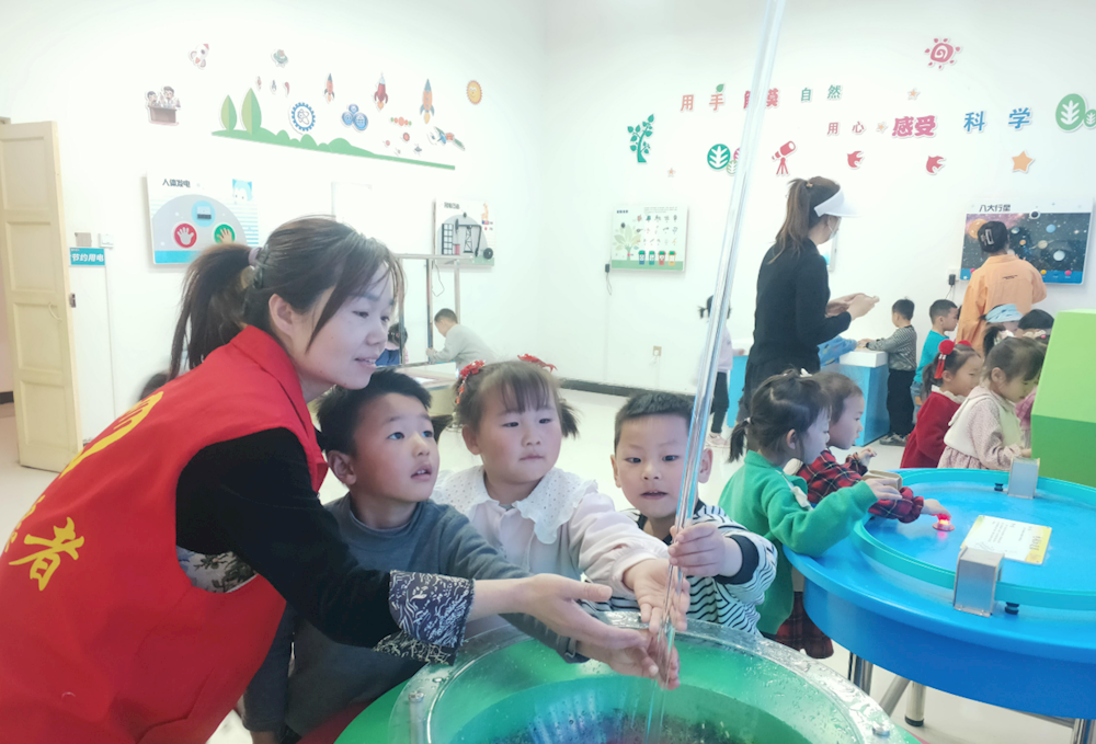 五团春风路社区开展 “放飞科技梦  科普向未来” 学生假期科普实践活动