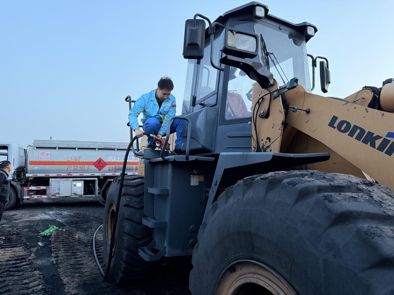 塔河两岸春耕忙  阿拉尔石油“送油到田”助生产