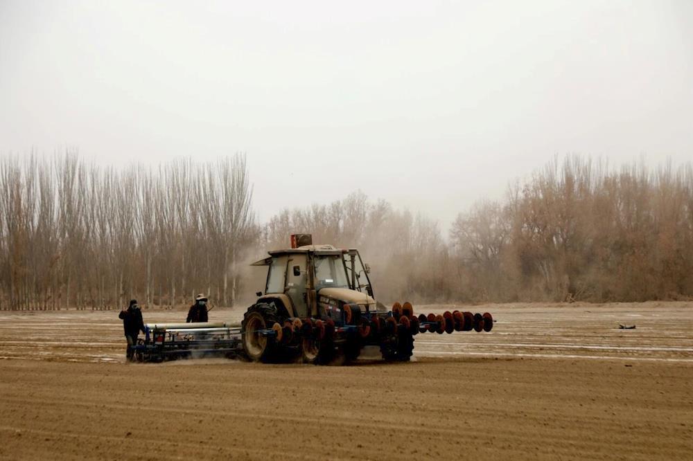 春耕备耕 | 覆膜保墒抢进度 凝心聚力备春播