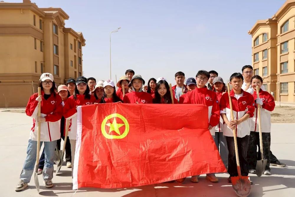 十六团团委组织西部计划志愿者开展植树活动