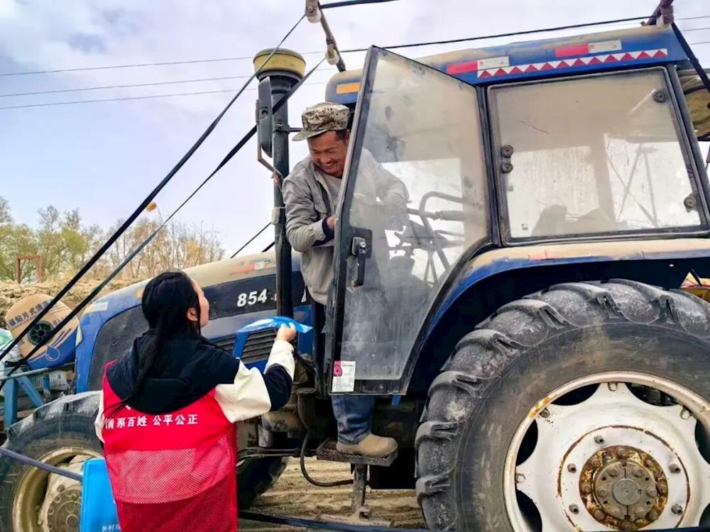 十六团司法所“‘4·15’全民国家安全教育日”“三进”融合宣传活动