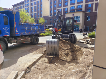 我为群众办实事|26立方米混凝土“浇”出14处非机动车位