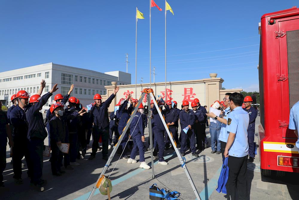安全“大篷车”进厂区 阿拉尔织密有限空间作业安全防护网