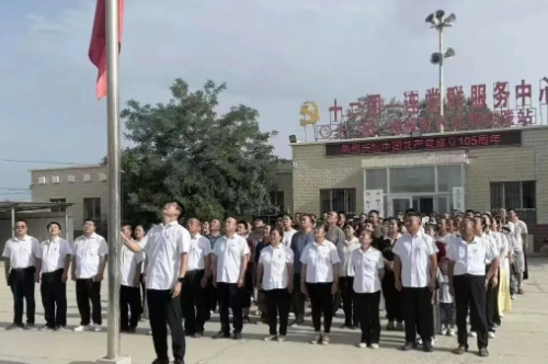党旗在基层一线高高飘扬 踏寻红色足迹重温初心使命—十二团1连开展建党105周年系列主题党日活动