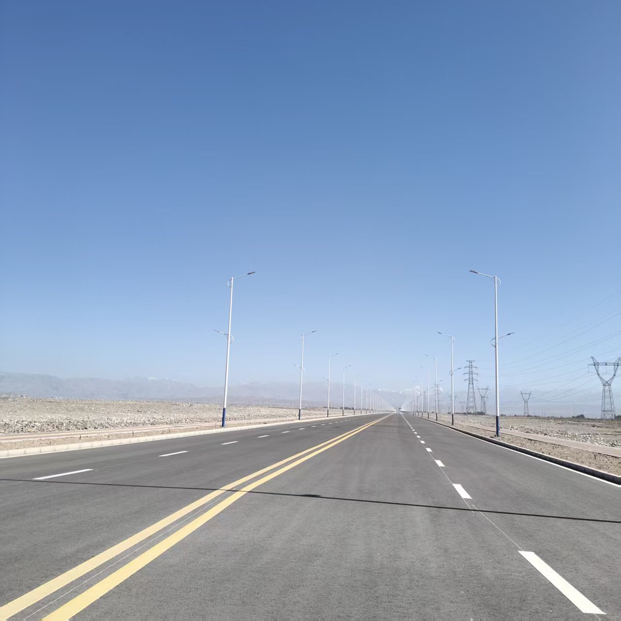 塔里木建投一公司承建拜城产业园道路项目顺利通过竣工验收
