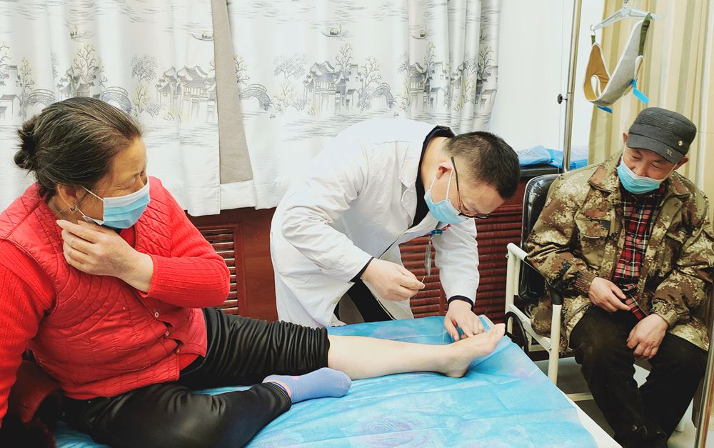 三团医院开设中医馆惠及团场职工群众