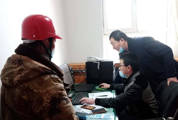 三团社保所精准助力参加城乡居民基本养老保险到龄人员待遇发放