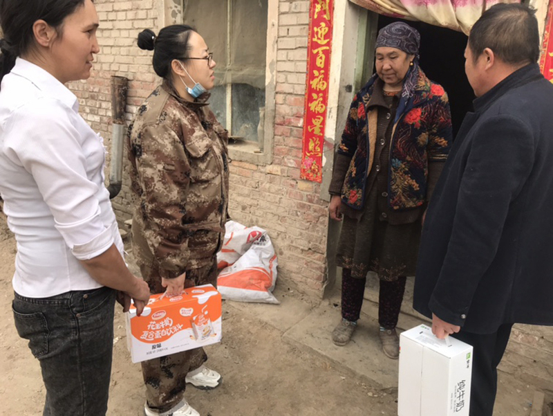 走访慰问少数民族退休女职工，传递温暖送关怀 